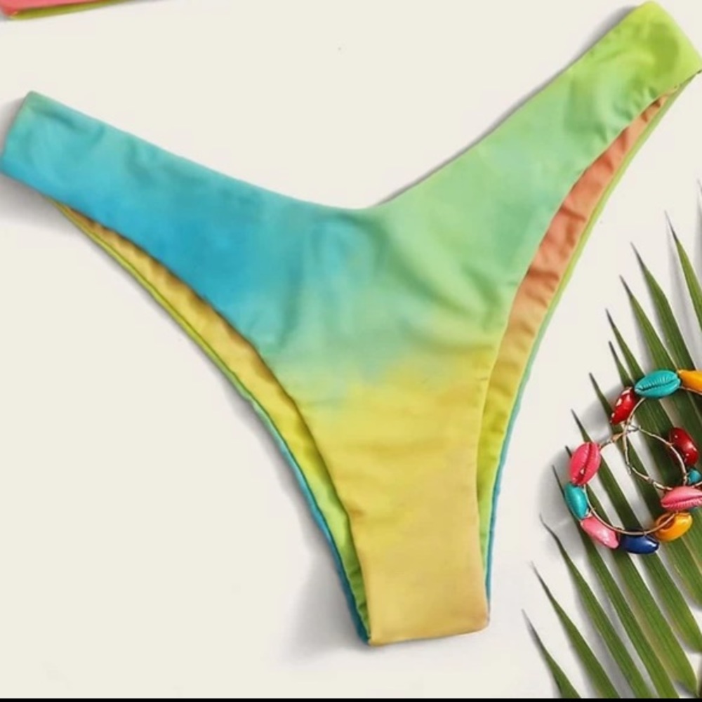 Cheeky bikini bottoms